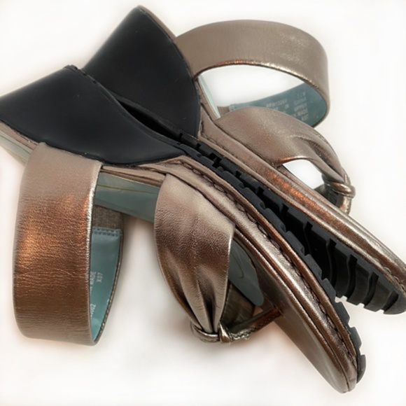 ROCKPORT Leather Wedge Sandals - Picture 2 of 7